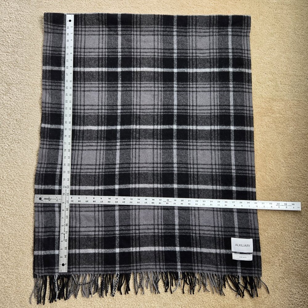 Auxiliary Reversible THICK Wool Scarf---2 SCARVES IN 1! Aritzia - Picture 6 of 13